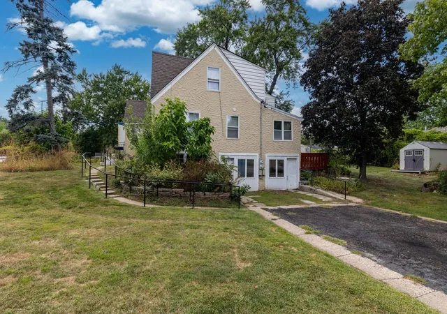 Photo 2 of Sale Pending at 6404 Minnetonka Blvd, Minneapolis, MN 55426 | MLS# 7139113 | Listing updated on 2026-09-14
