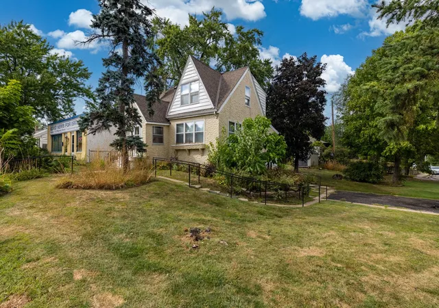 Photo 3 of Sale Pending at 6404 Minnetonka Blvd, Minneapolis, MN 55426 | MLS# 7139113 | Listing updated on 2026-09-14
