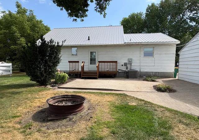 Photo 2 of Single family home for sale at 403 N 7th Street, Marshall, MN 56258 | MLS# 7139210 | Listing updated on 2026-09-08