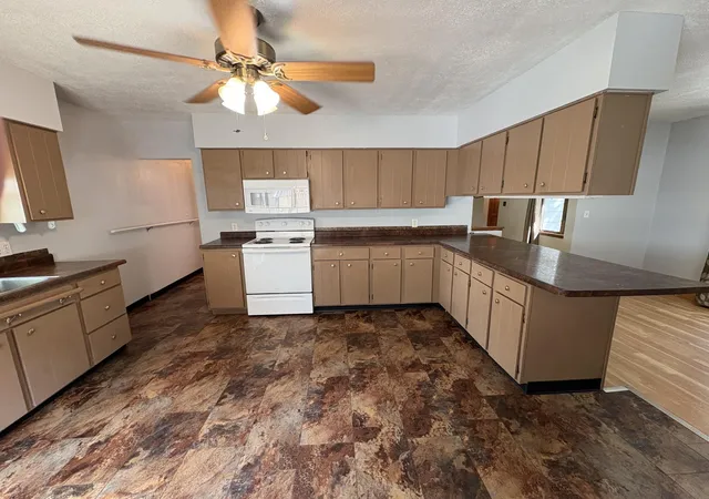 Photo 3 of Single family home for sale at 403 N 7th Street, Marshall, MN 56258 | MLS# 7139210 | Listing updated on 2026-09-08
