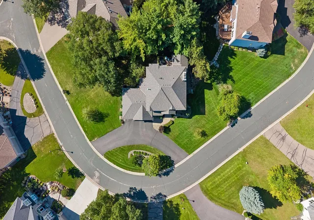 Photo 4 of Sale Pending at 11086 Holland Cir, Eden Prairie, MN 55347 | MLS# 7139236 | Listing updated on 2026-09-13