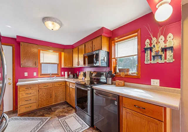 Photo 2 of Single family home for sale at 227 3rd Avenue Sw, Faribault, MN 55021 | MLS# 7139237 | Listing updated on 2026-09-10