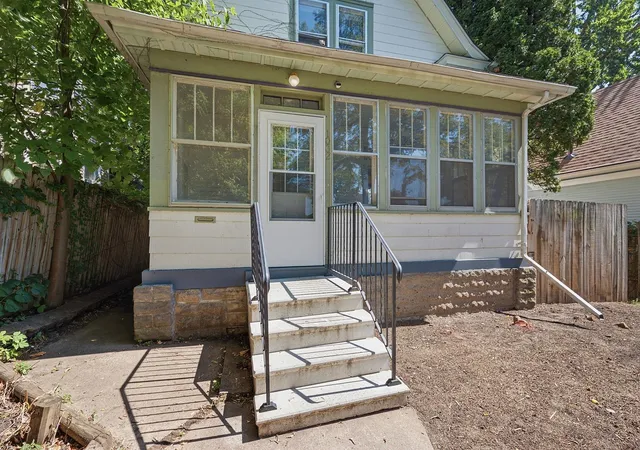 Photo 3 of Single family home for sale at 1032 Desoto St, Saint Paul, MN 55130 | MLS# 7139290 | Listing updated on 2026-10-05