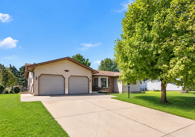 Single family home for sale at 715 Madison Ave SW, Eyota, MN 55934 | MLS# 7139451