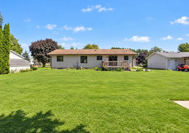 Photo 1 of Single family home for sale at 715 Madison Ave SW, Eyota, MN 55934 | MLS# 7139451 | Listing updated on 2026-09-11