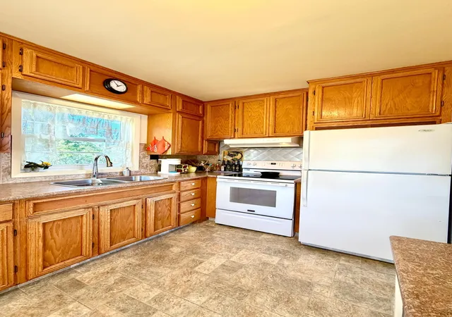 Photo 4 of Single family home for sale at 2001 S Lake Irving Dr SW, Bemidji, MN 56601 | MLS# 7139452 | Listing updated on 2026-09-14