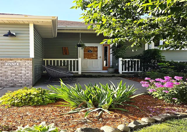 Photo 2 of Sale Pending at 1004 2nd Street Se, Kasson, MN 55944 | MLS# 7139463 | Listing updated on 2026-09-11