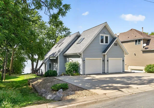 Photo 1 of Single family home for sale at 2937 Lake Shore Ave, Maple Plain, MN 55359 | MLS# 7139470 | Listing updated on 2026-09-10