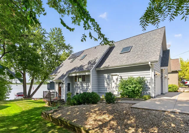 Photo 3 of Sale Pending at 2937 Lake Shore Ave, Maple Plain, MN 55359 | MLS# 7139470 | Listing updated on 2026-10-28