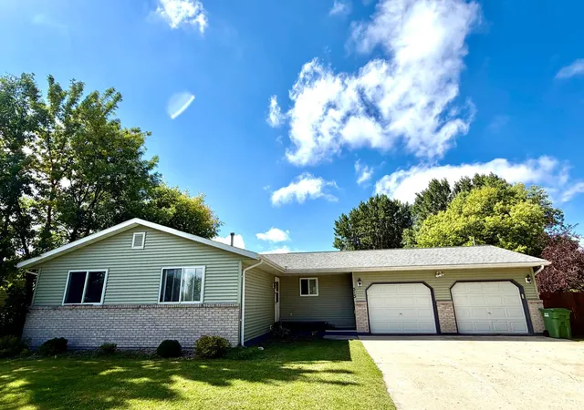 Photo 1 of Sale Pending at 313 10th Avenue Ne, Roseau, MN 56751 | MLS# 7139510 | Listing updated on 2026-09-11