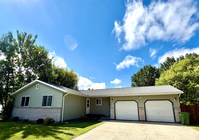 Photo 2 of Sale Pending at 313 10th Avenue Ne, Roseau, MN 56751 | MLS# 7139510 | Listing updated on 2026-09-11