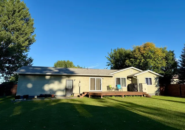 Photo 3 of Sale Pending at 313 10th Avenue NE, Roseau, MN 56751 | MLS# 7139510 | Listing updated on 2026-09-11