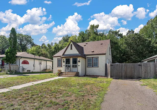 Photo 3 of Multi family home for sale at 829 Brown Ave, Saint Paul, MN 55107 | MLS# 7139516 | Listing updated on 2026-09-14
