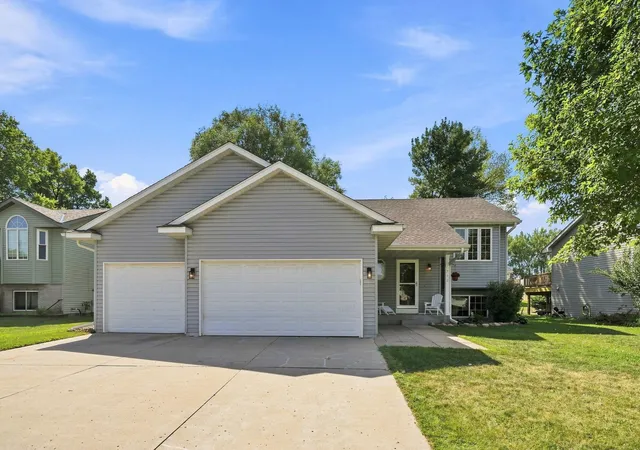 Photo 1 of Sale Pending at 712 Sunset St, Buffalo, MN 55313 | MLS# 7139522 | Listing updated on 2026-09-15