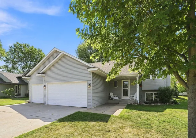Photo 3 of Sale Pending at 712 Sunset St, Buffalo, MN 55313 | MLS# 7139522 | Listing updated on 2026-09-15