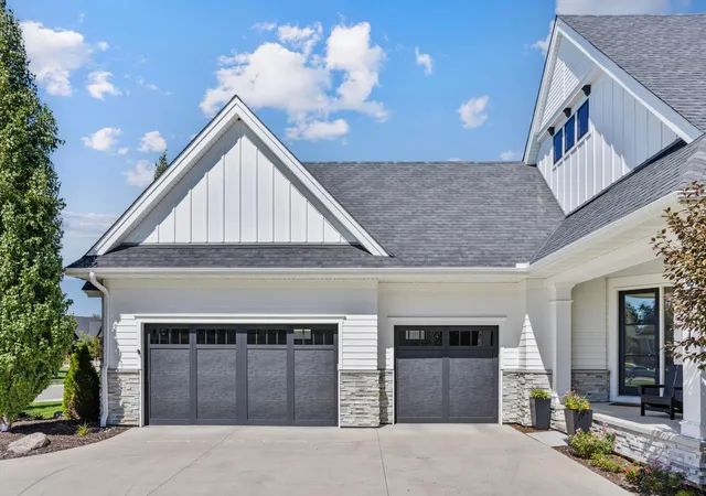 Photo 4 of Single family home for sale at 7091 Highland Ct, Eden Prairie, MN 55346 | MLS# 7139632 | Listing updated on 2026-09-14