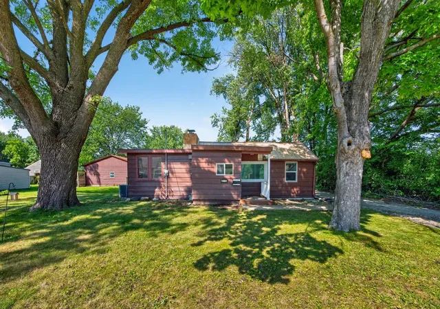 Photo 1 of Single family home for sale at 215 18th Street Se, Rochester, MN 55904 | MLS# 7139740 | Listing updated on 2026-09-10