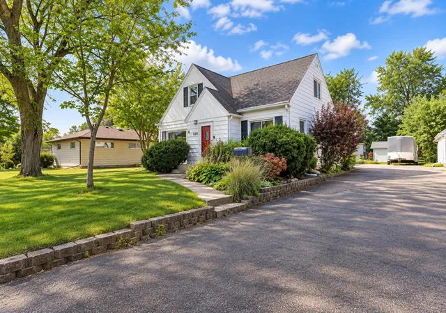 Photo 2 of Single family home for sale at 620 Truman Ave, Owatonna, MN 55060 | MLS# 7139748 | Listing updated on 2026-09-12