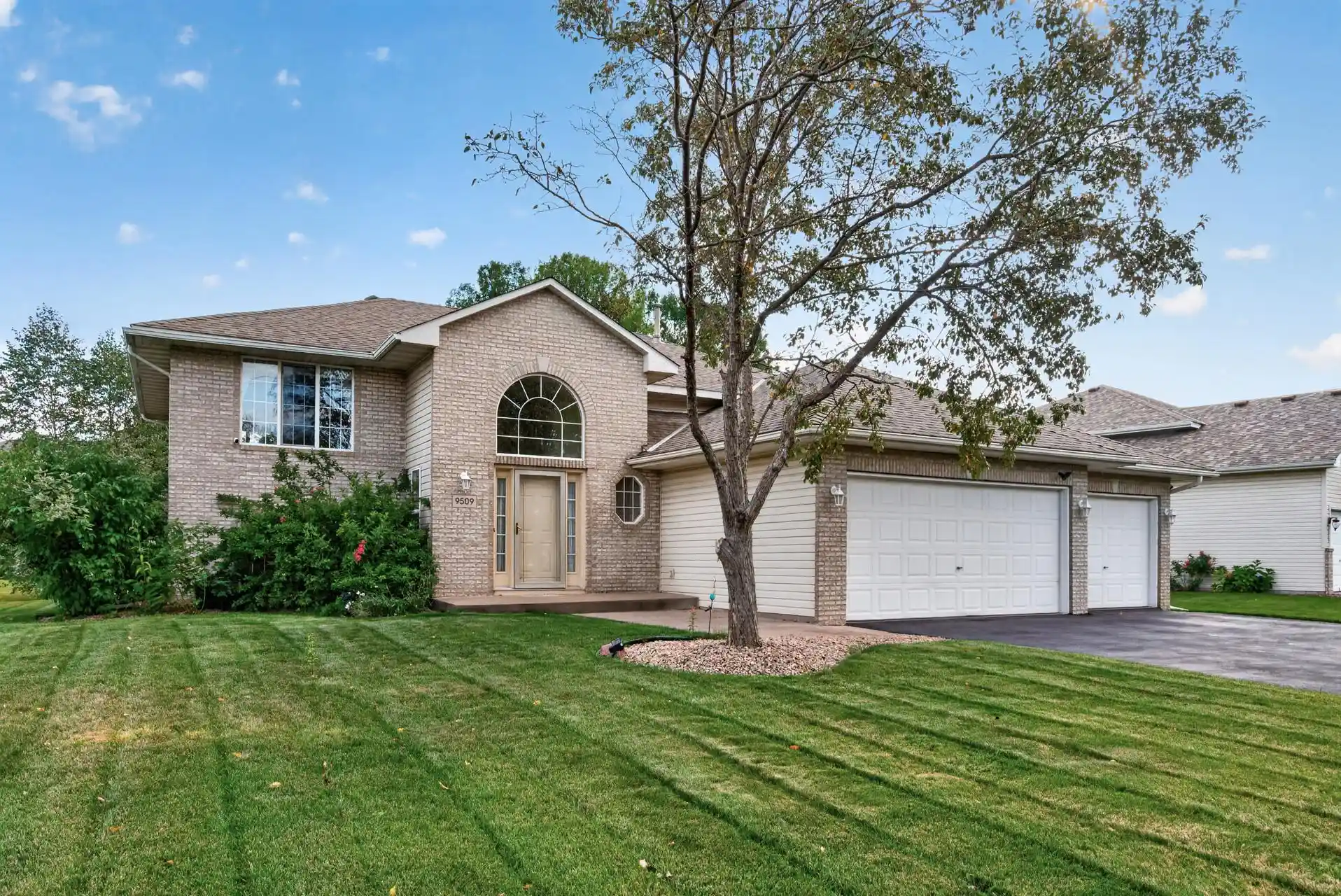 Photo 1 of Single family home for sale at 9509 Dogwood Ave N, Brooklyn Park, MN 55443 | MLS# 7139816 | Listing updated on 2026-10-15