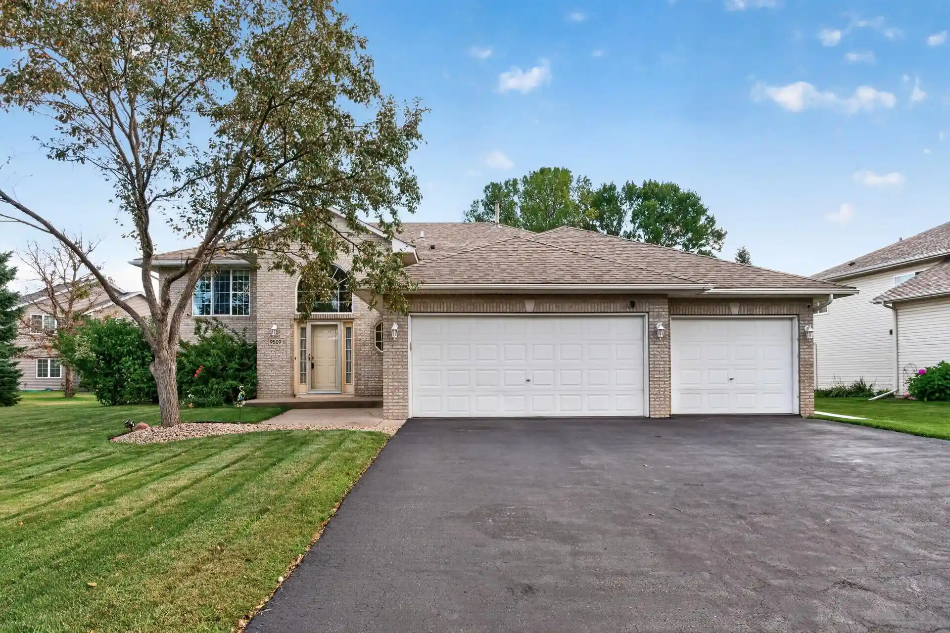 Photo 2 of Single family home for sale at 9509 Dogwood Ave N, Brooklyn Park, MN 55443 | MLS# 7139816 | Listing updated on 2026-10-15