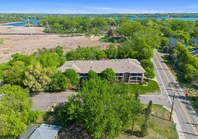 Listing Photo 4 - Condo for sale in building located at 10806 S Shore Dr, Plymouth, MN 55441 - Unit #103