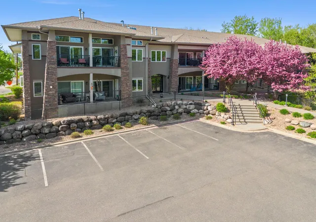 Listing Photo 5 - Condo for sale in building located at 10806 S Shore Dr, Plymouth, MN 55441 - Unit #103
