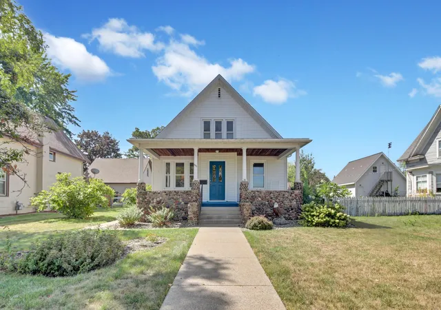 Photo 1 of Single family home for sale at 605 N High St, Lake City, MN 55041 | MLS# 7139827 | Listing updated on 2026-09-14