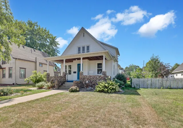 Photo 3 of Single family home for sale at 605 N High St, Lake City, MN 55041 | MLS# 7139827 | Listing updated on 2026-09-14