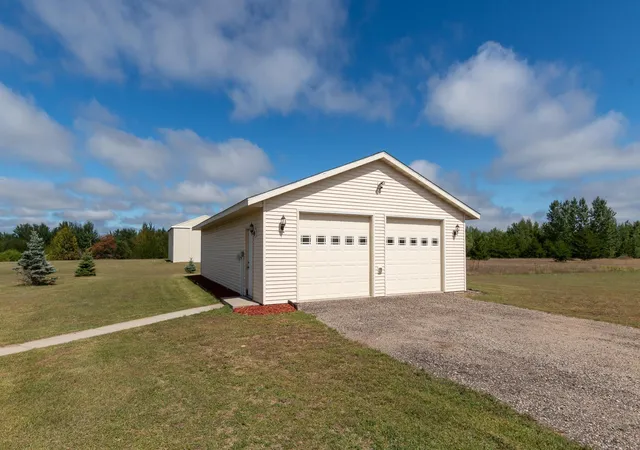 Photo 2 of Single family home for sale at 6057 Kestrel Rd Nw, Bemidji, MN 56601 | MLS# 7139928 | Listing updated on 2026-09-15