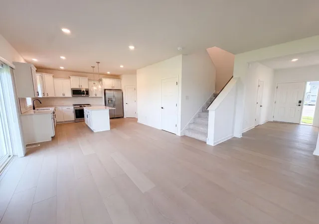 Photo 3 of Single family home for sale at 1577 Upper 141st St E, Rosemount, MN 55068 | MLS# 7139943 | Listing updated on 2026-09-11