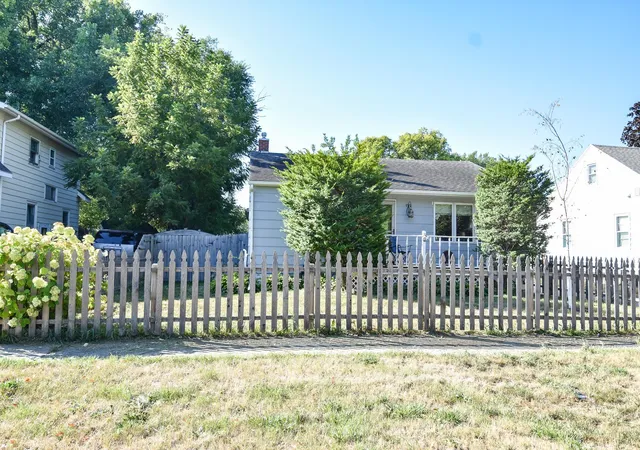 Photo 2 of Single family home for sale at 1630 11 Avenue S, Fargo, ND 58103 | MLS# 7139972 | Listing updated on 2026-09-11