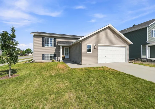 Photo 1 of Single family home for sale at 6195 Bennett Ct S, Fargo, ND 58104 | MLS# 7139977 | Listing updated on 2026-09-15