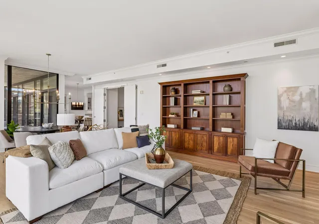 Photo 4 of Condo for sale at 301 Kenwood Pkwy #502, Minneapolis, MN 55403 | MLS# 7140042 | Listing updated on 2026-09-12