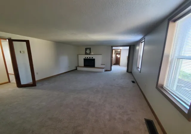 Photo 4 of Single family home for sale at 719 N Spring St, New Ulm, MN 56073 | MLS# 7140060 | Listing updated on 2026-09-22