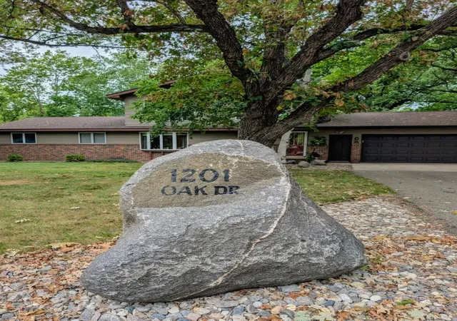 Photo 1 of Single family home for sale at 1201 Oak Dr, Montevideo, MN 56265 | MLS# 7140074 | Listing updated on 2026-09-11