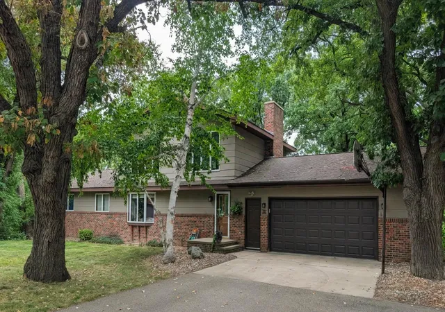 Photo 2 of Single family home for sale at 1201 Oak Dr, Montevideo, MN 56265 | MLS# 7140074 | Listing updated on 2026-09-11