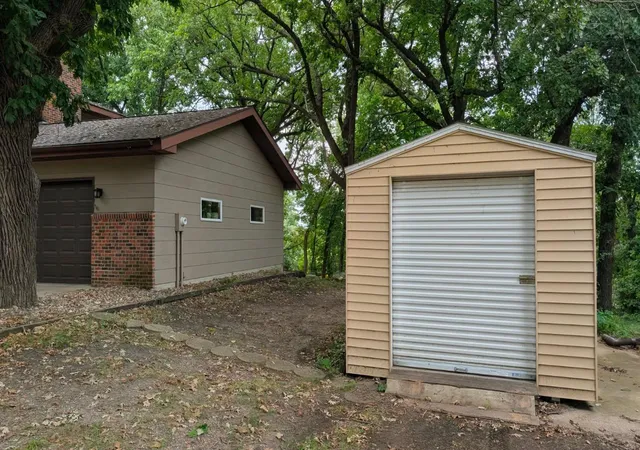 Photo 4 of Single family home for sale at 1201 Oak Dr, Montevideo, MN 56265 | MLS# 7140074 | Listing updated on 2026-09-11