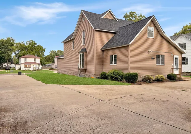 Photo 3 of Single family home for sale at 410 N 6th Street, Marshall, MN 56258 | MLS# 7140079 | Listing updated on 2026-09-15