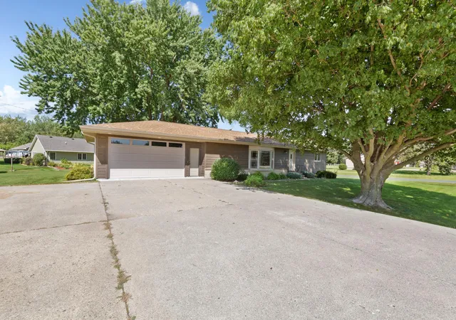 Photo 3 of Single family home for sale at 508 Central Ave S, Geneva, MN 56035 | MLS# 7140116 | Listing updated on 2026-10-06
