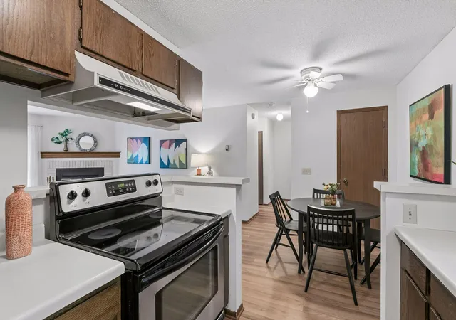 Listing Photo 5 - Condo for sale in building located at 1705 Fulham St, Lauderdale, MN 55113 - Unit #G