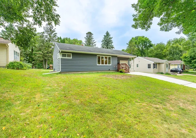 Photo 3 of Single family home for sale at 416 E Saint Charles Ave, Fergus Falls, MN 56537 | MLS# 7140203 | Listing updated on 2026-09-23