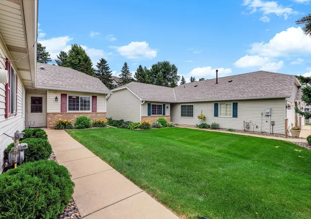 Photo 2 of Sale Pending at 7580 Newbury Rd, Saint Paul, MN 55125 | MLS# 7140252 | Listing updated on 2026-09-14