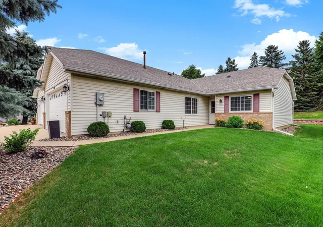 Photo 3 of Sale Pending at 7580 Newbury Rd, Saint Paul, MN 55125 | MLS# 7140252 | Listing updated on 2026-09-14