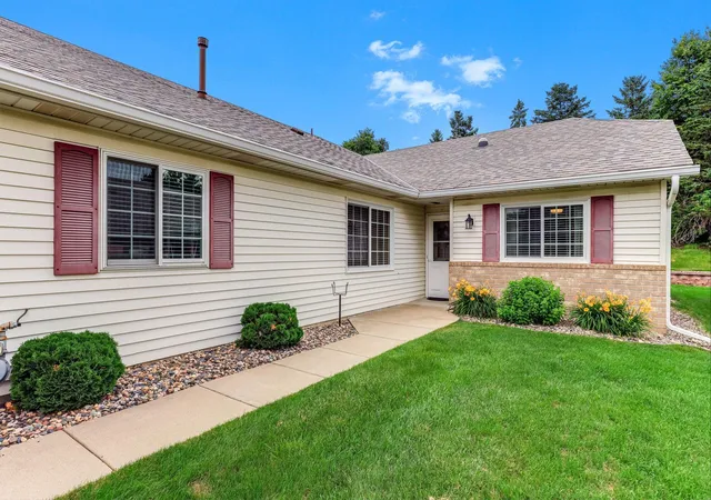 Photo 3 of Sale Pending at 7580 Newbury Rd, Saint Paul, MN 55125 | MLS# 7140252 | Listing updated on 2026-09-14