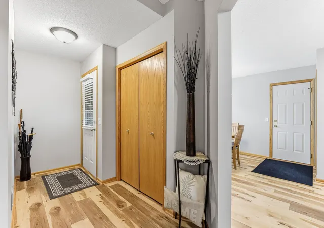 Photo 4 of Sale Pending at 7580 Newbury Rd, Saint Paul, MN 55125 | MLS# 7140252 | Listing updated on 2026-09-14