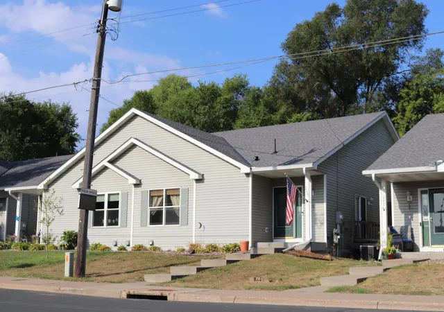 Photo 1 of Single family home for sale at 215 9th Avenue N, South Saint Paul, MN 55075 | MLS# 7140318 | Listing updated on 2026-09-11