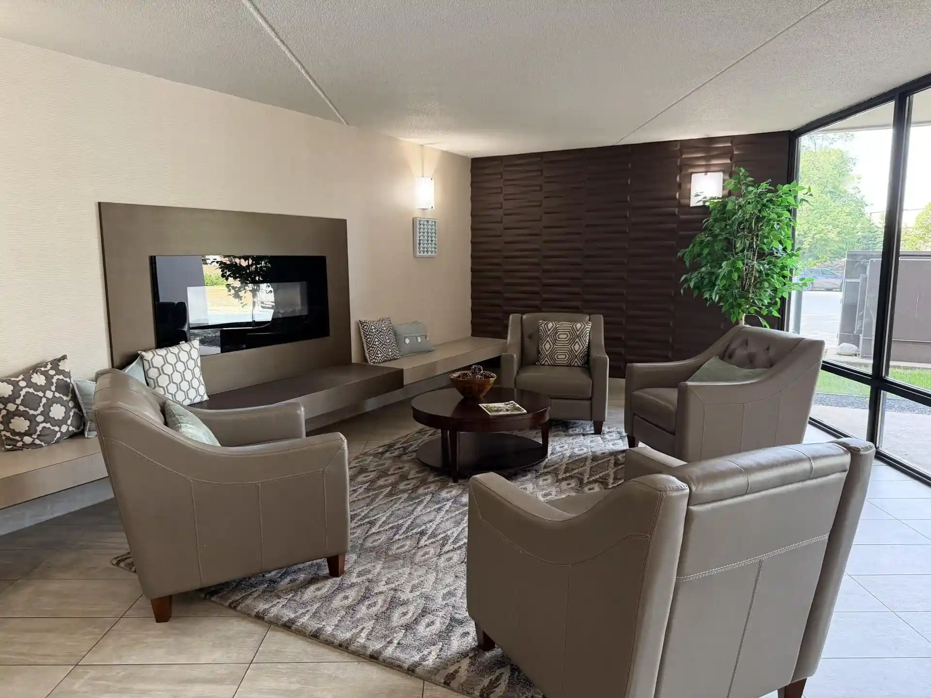 Photo 3 of Condo for sale at 7200 York Ave S #116, Minneapolis, MN 55435 | MLS# 7140349 | Listing updated on 2026-10-15