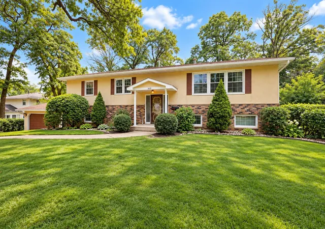 Photo 3 of Single family home for sale at 1610 Woodhaven Pl, Owatonna, MN 55060 | MLS# 7140407 | Listing updated on 2026-09-11