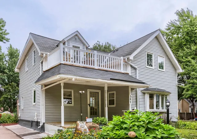 Single family home for sale at 303 Page St W, Saint Paul, MN 55107 | MLS# 7140411