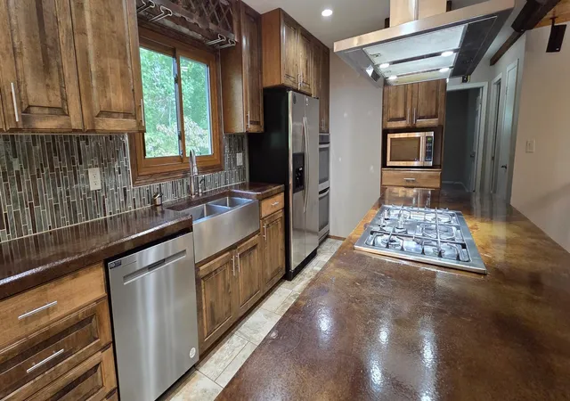 Photo 3 of Single family home for sale at 102 Shorewood Dr, International Falls, MN 56649 | MLS# 7140445 | Listing updated on 2026-09-15
